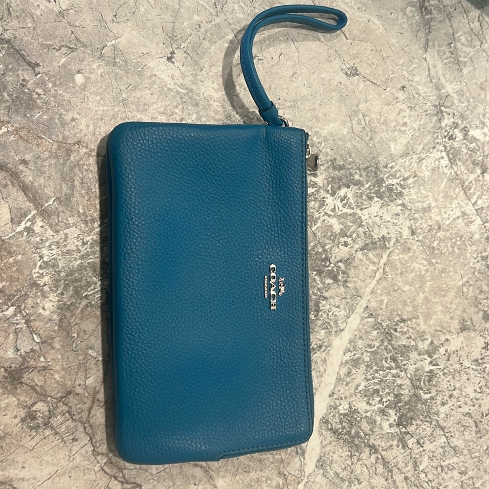 ✨AUTHENTIC BLUE COACH WALLET✨